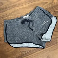 ABERCROMBIE & FITCH グレーショートパンツ