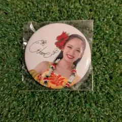 元ハワイアンズフラガール　レヒヴァ由妃さん（引退）アクスタ•缶バッジ　3点セット フラガール レヒヴァ由妃さん 缶バッジ - メルカリ