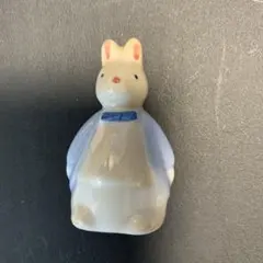 ウサギの陶器置物 約5センチ