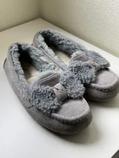【美品】UGG グレー リボン付きモカシン23cm