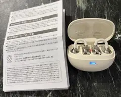 イヤカフワイヤレスイヤホン　イヤホン　3COINS