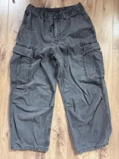 GU デニムスーパーワイドカーゴパンツ　メンズ　Lサイズ　黒のサムネイル