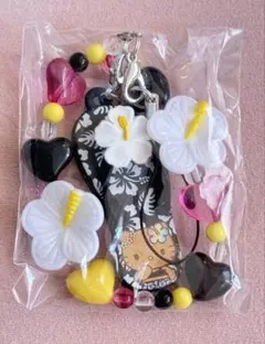 サンリオ シークレットストラップ 黒　キティ