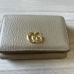 レザー製三つ折り財布 GGロゴ ベージュ
