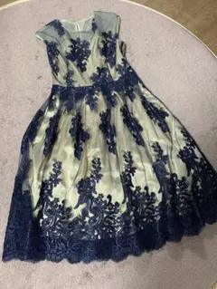 【美品　ネイビー刺繍パーティードレス　S-M】