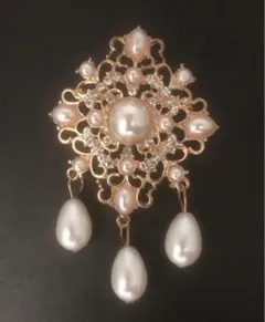 【新品】エレガントパールブローチ　揺れる　コート小物につけるとおしゃれ　ピン春物