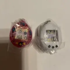 ガチャガチャ　たまごっち　シャカシャカチャームコレクション　クリアピンク　白