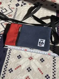 大*安様 CHUMS サコッシュ ネイビー/レッド