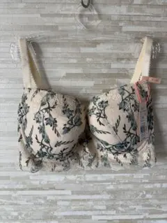 F65」トリンプ チャーミングラマー スリムライン モダンフリージア ブラジャー