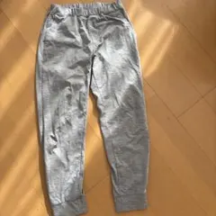 UNIQLO グレー 長ズボン 160サイズ　ポケットあり　伸縮性あり