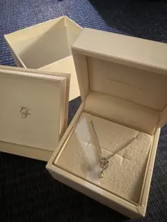 Samantha Tiaraドロップモチーフネックレス