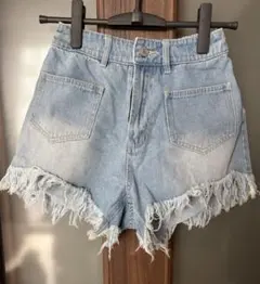 ハイウエスト/デニムショートパンツ/ライトブルー 裾フリンジ/脚長効果
