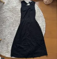 黒ワンピースのサムネイル