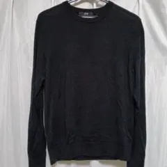 ユニクロ　薄手黒い長袖ニットセーター