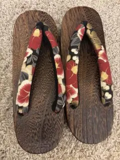 【和装下駄】レトロ柄 鼻緒付き 木製下駄 レディース用