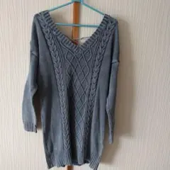 グレー Vネック ケーブル編み ニット