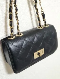 DELYLE　黒　キルティング　チェーンショルダーバッグ