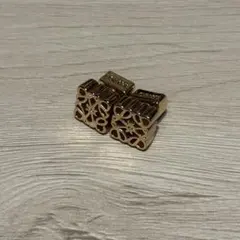 ロエベ スタッド ピアス ゴールドのサムネイル