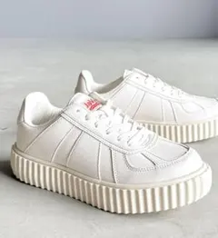 Item thumbnail for item 6cced4af-b6b9-41d4-aec0-273fa7f40354