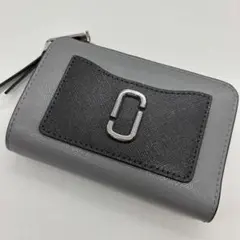 【美品】マークジェイコブス スナップショット 財布 2つ折り ファスナー　グレーのサムネイル
