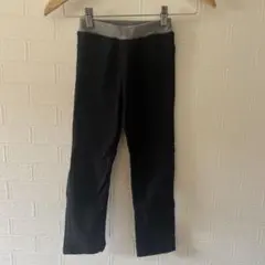 黒のスリムフィット長ズボン