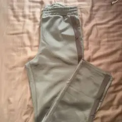 ZARA グレー サイドストライプパンツ