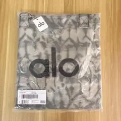 新品未開封 alo yoga アローヨガ トート Grey Tiedye 正規品 - メルカリ