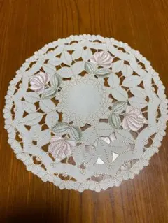 花柄刺繍 ドイリー 円形 テーブルマットのサムネイル