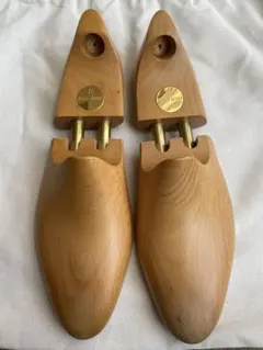 John Lobb 純正シューツリー 小さめサイズ 左右セット木製シューキーパーのサムネイル