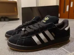 adidas スニーカー