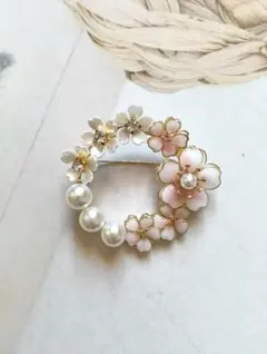 No.642 桜のブローチLサイズ　パールつき　ハレの日