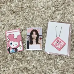 TWICE　モモ　くじ　クリアカード　パズルキーホルダー