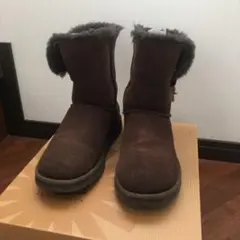 UGG アグ ムートンブーツ　レディース　チョコレート　茶　ボタン