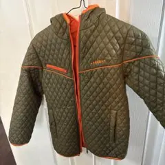 é.a.B キッズオリーブグリーンとオレンジのリバーシブルのアウター