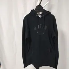 黒 パーカー