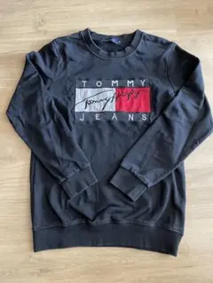 TOMMY JEANS ブラック トレーナー
