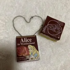 ディズニー　yujin おかしマスコット　 ふしぎの国のアリス　チョコケーキ