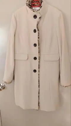 ファー付きクリーム色ロングコート