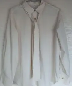 GU クリーム色 リボン付き長袖シャツ L