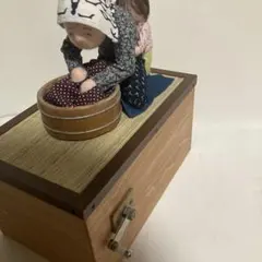 石臼を挽く人形 ハンドメイド 置物 おばあさん - メルカリ