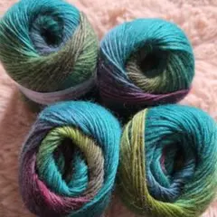 ウール100%　毛糸4玉　編み物　グラデーション　緑　青