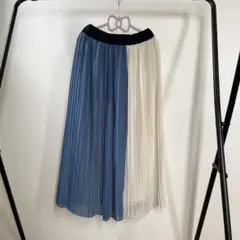 白、ネイビー、水色の3色カラー　プリーツスカート