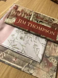【新品未使用】ジム・トンプソンの花柄のシルクスカーフ