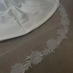 トリートドレッシング　刺繍入り　ロングウェディングベール