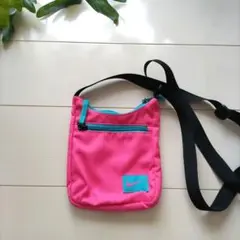 NIKE ナイキ　ショルダーバッグ　ポーチ サコッシュ　ボディバック　ピンク