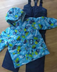 【２回使用】CCLTEAM　子ども用スキーウェア　130(120～140調整可)