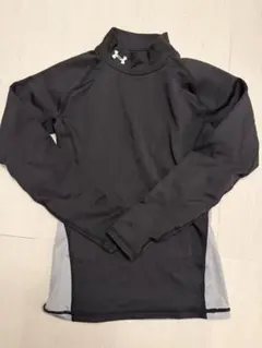 UNDER ARMOUR 長袖アンダーシャツ キッズ　130センチ