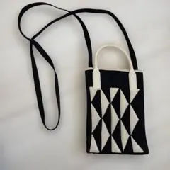 【新品未使用】ニット ショルダーバッグ ブラック ホワイト　スマホショルダー