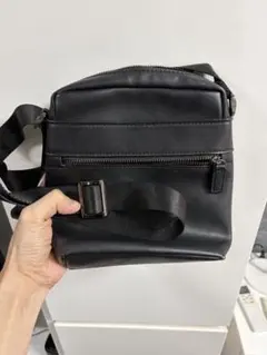 ZARAブラック ショルダーバッグ ジッパーポケット付き