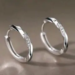 クリスタル付きツイスト フープピアス ワンペア 両耳ピアス